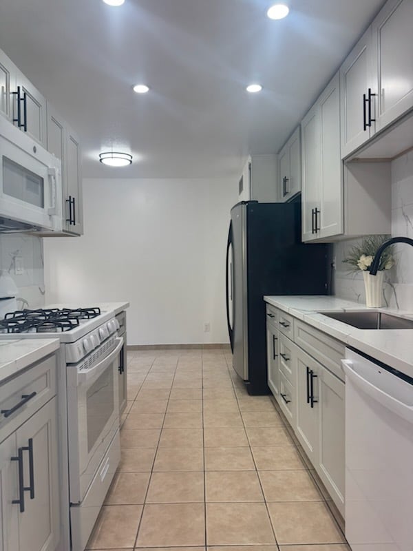 property at 13825 Beaver St