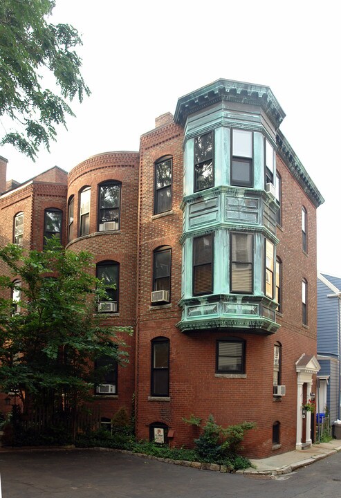 1 Arnold Cir in Cambridge, MA - Building Photo