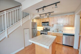 1240 India St, Unit 113 in San Diego, CA - Foto de edificio - Building Photo