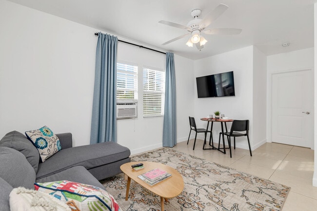 2350 Parker Ave in West Palm Beach, FL - Building Photo - Building Photo