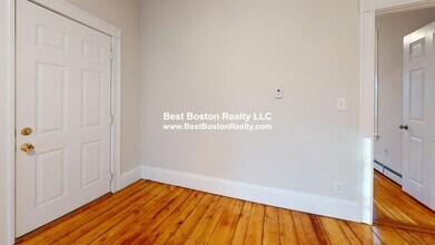 309 Hurley St, Unit 2 in Cambridge, MA - Foto de edificio - Building Photo