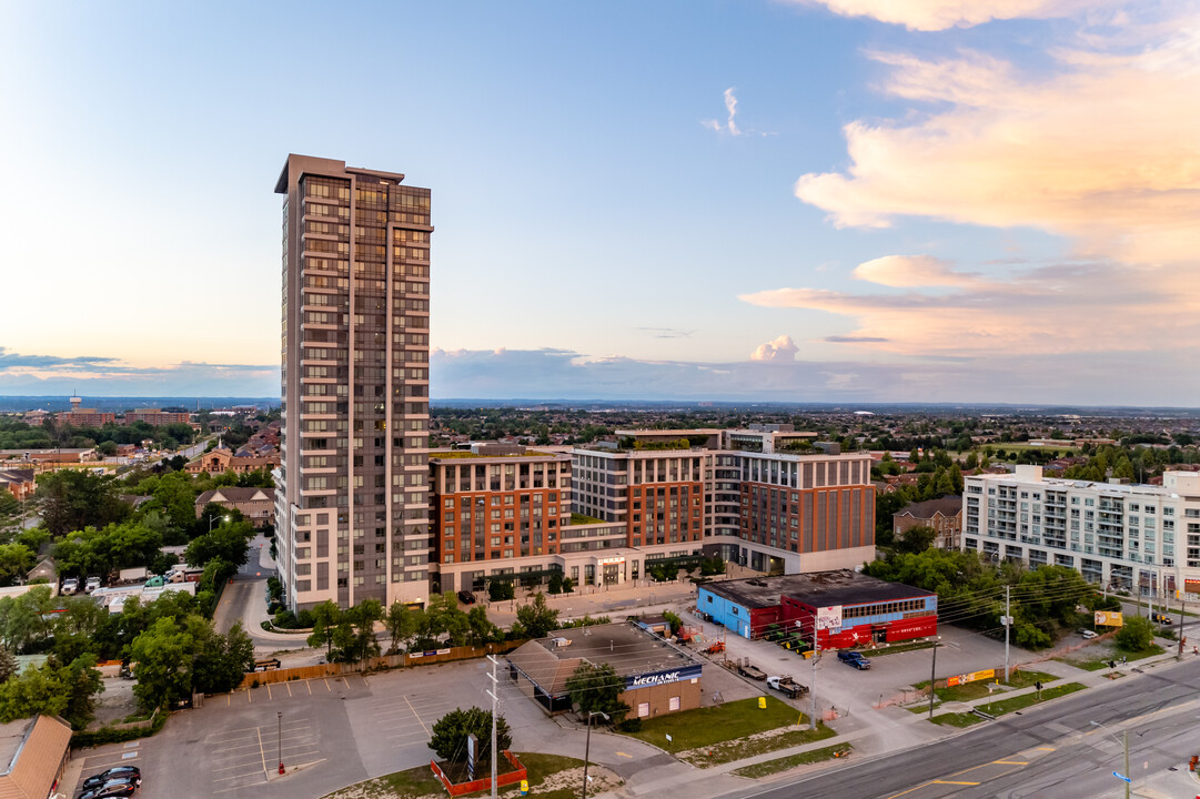 Markham Mon Sheong Court in Markham, ON - Building Photo