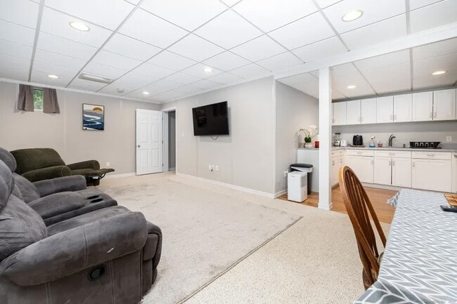 5 Ravine St in Windsor Locks, CT - Foto de edificio - Building Photo