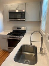 1 Hazel St-Unit -1R in Salem, MA - Building Photo - Building Photo