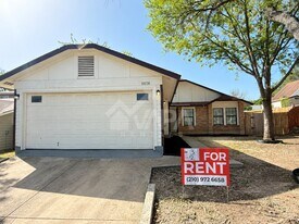 10038 Raven Field Dr in San Antonio, TX - Building Photo