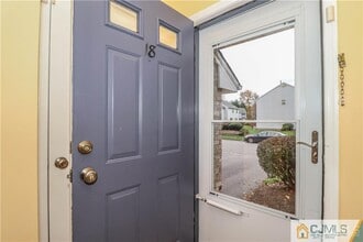 18 Snowflake Ln in Edison, NJ - Building Photo - Building Photo