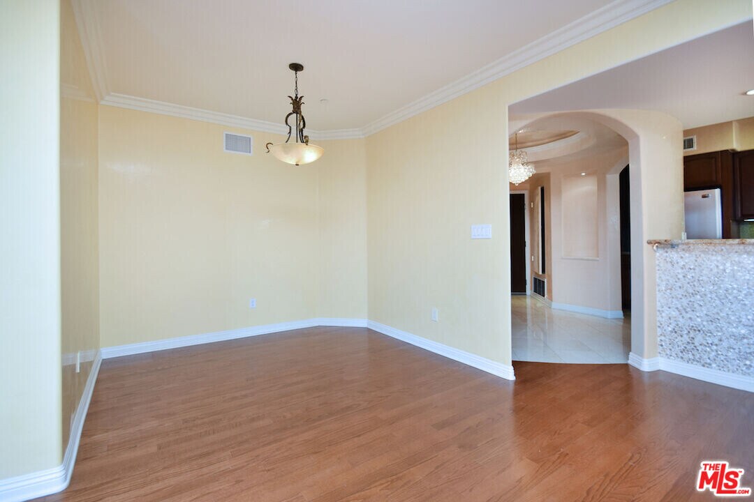 1000 Granville Ave in Los Angeles, CA - Building Photo