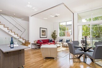 5935 W Parkcrest Pl in Los Angeles, CA - Building Photo - Building Photo