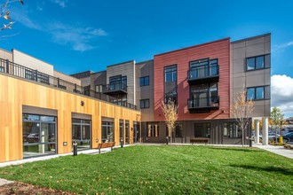 Brookside Square in Concord, MA - Building Photo - Building Photo