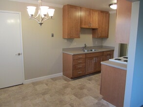 1751 Ross Cir, Unit 4 in San Jose, CA - Foto de edificio - Building Photo