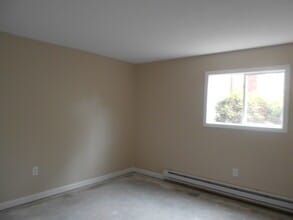 109 Capitol Hill Dr in Londonderry, NH - Building Photo - Building Photo