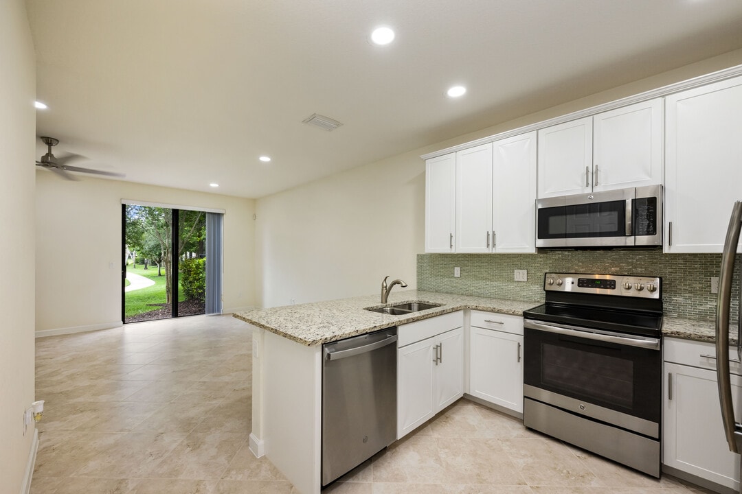 6948 Broadland Way in Coconut Creek, FL - Building Photo