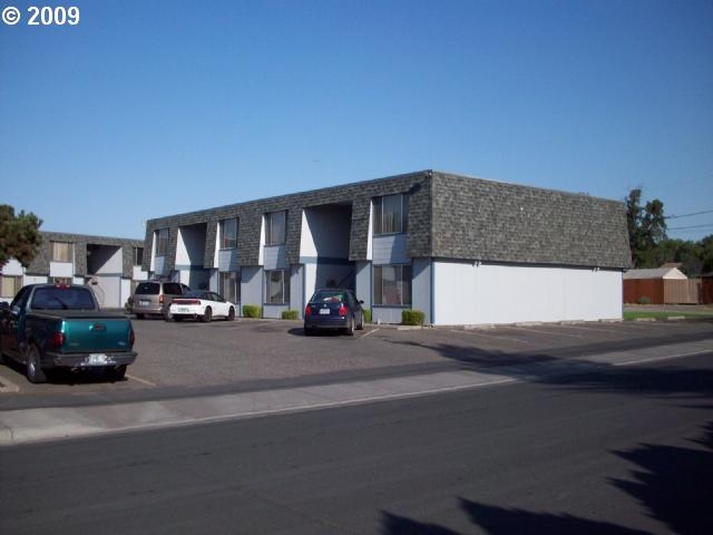 Spruce Village Apartments in Hermiston, OR - Foto de edificio - Building Photo