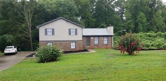 73 Huff Dr in Lawrenceville, GA - Building Photo
