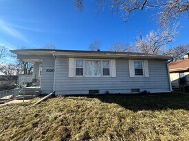 1020 Parkway Dr in Bellevue, NE - Building Photo