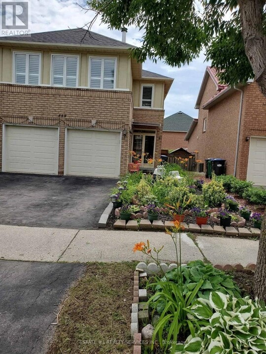 552 Ravenstone Ct in Mississauga, ON - Building Photo