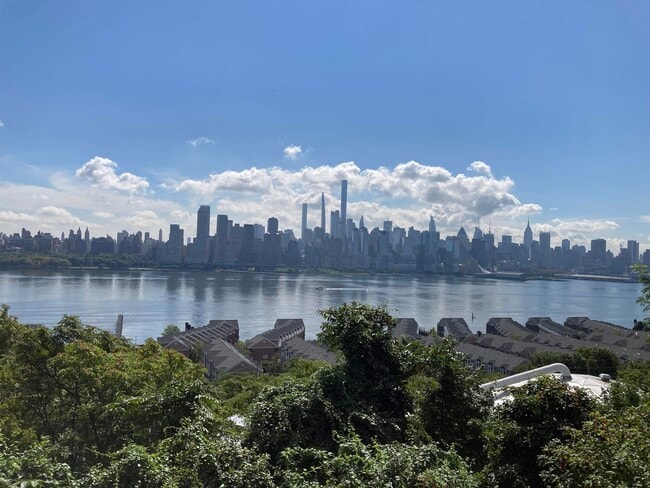 6515 JFK Blvd E in West New York, NJ - Building Photo - Building Photo