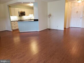 5901 Mt Eagle Dr-Unit -605 in Alexandria, VA - Building Photo - Building Photo