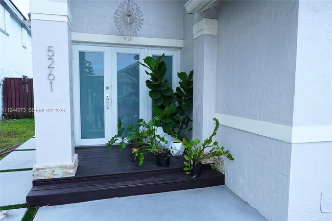 5261 SW 154th Pl in Miami, FL - Building Photo - Building Photo