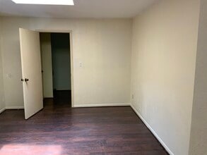 8100 Cambridge St, Unit 53 in Houston, TX - Building Photo - Building Photo