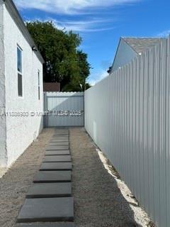 1084 NW 64th St in Miami, FL - Building Photo - Building Photo