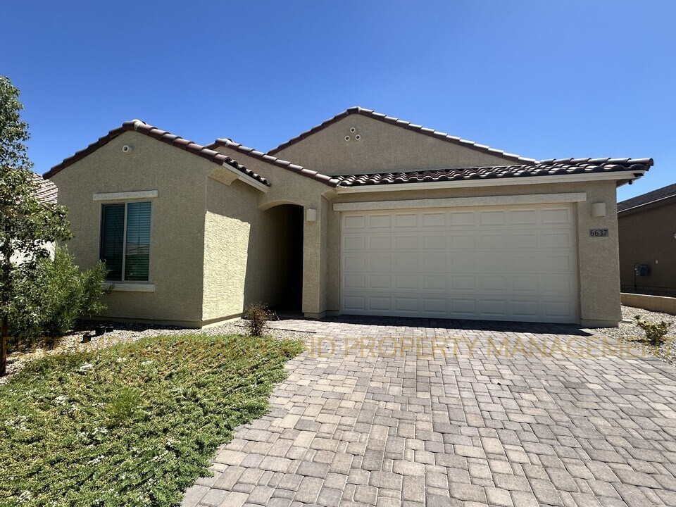 6637 E Via De Los Compas in Tucson, AZ - Building Photo