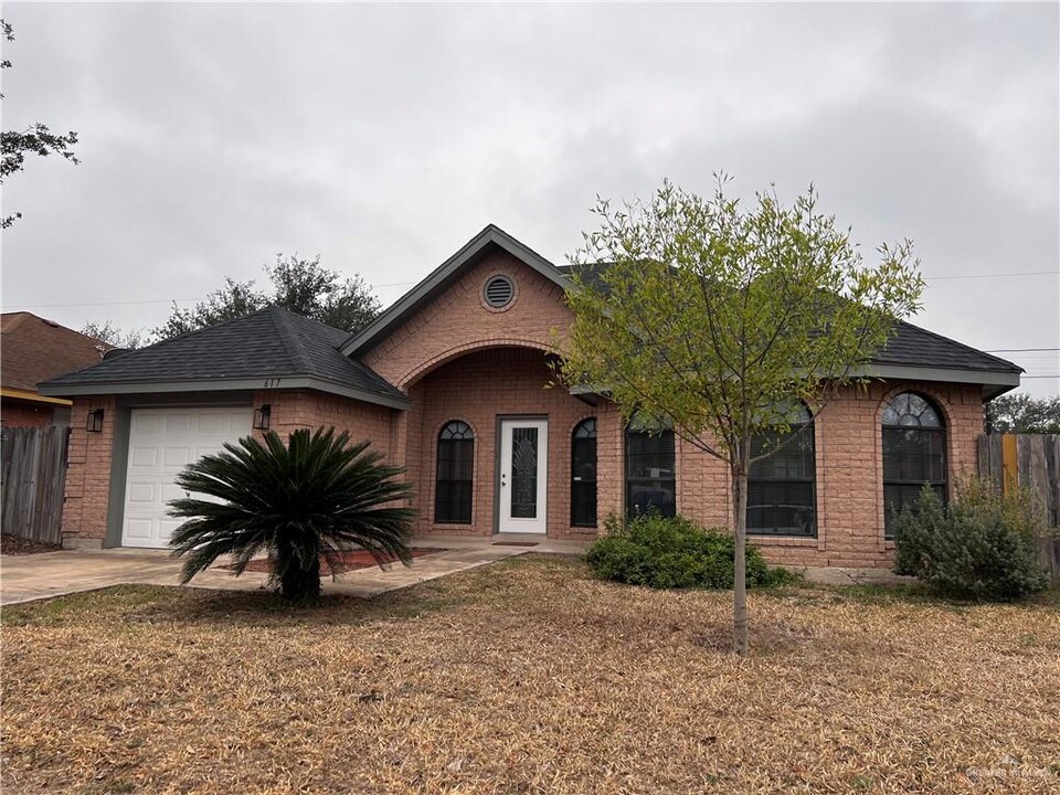 617 N 43rd St in McAllen, TX - Building Photo