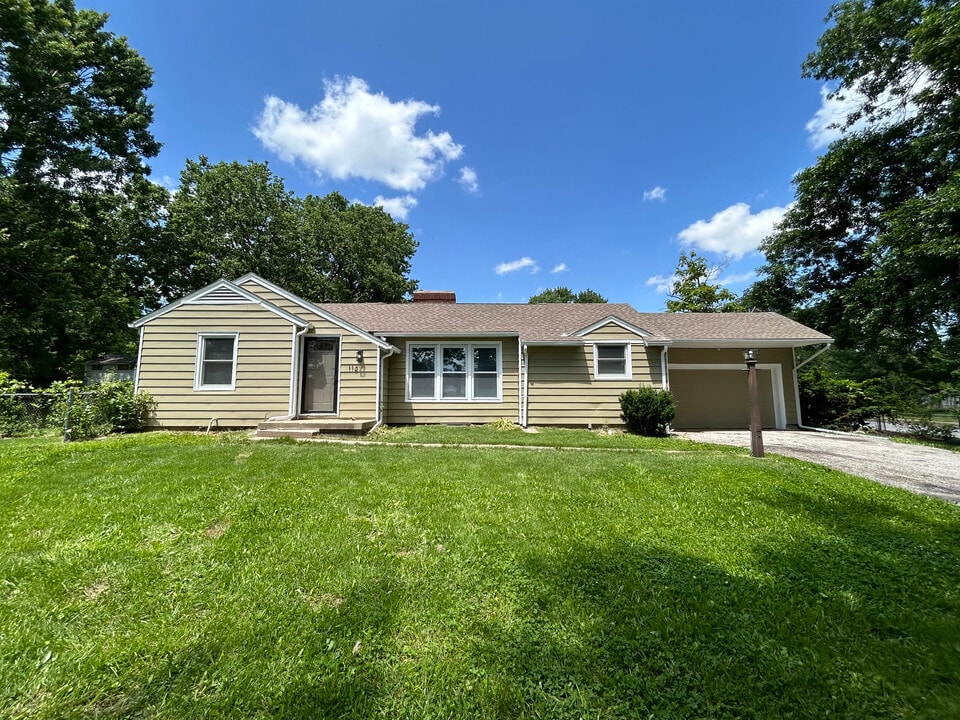 112 E 99th St in Kansas City, MO - Building Photo