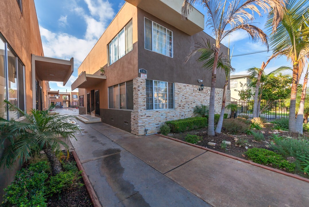 731-745 Orange Avenue in Long Beach, CA - Foto de edificio