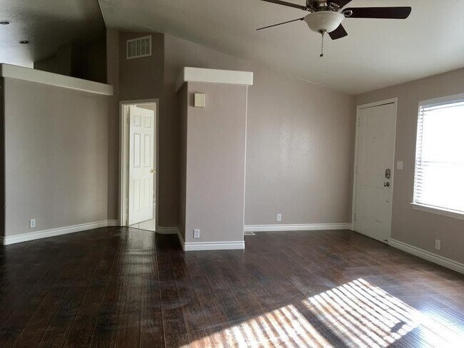 20562 Verde Vista Pkwy in California City, CA - Building Photo - Building Photo