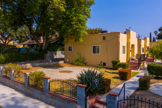 1070 N Raymond Ave in Pasadena, CA - Building Photo - Building Photo