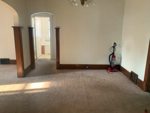 44102 W 99th St-Unit -Upstairs in Cleveland, OH - Building Photo - Building Photo