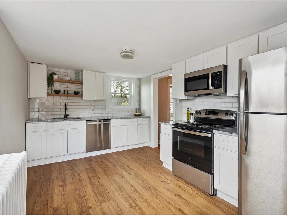 45 S Wyoming Ave, Unit 2 in Ardmore, PA - Foto de edificio