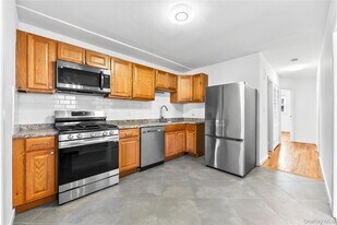 200-04 39th Ave in Queens, NY - Building Photo