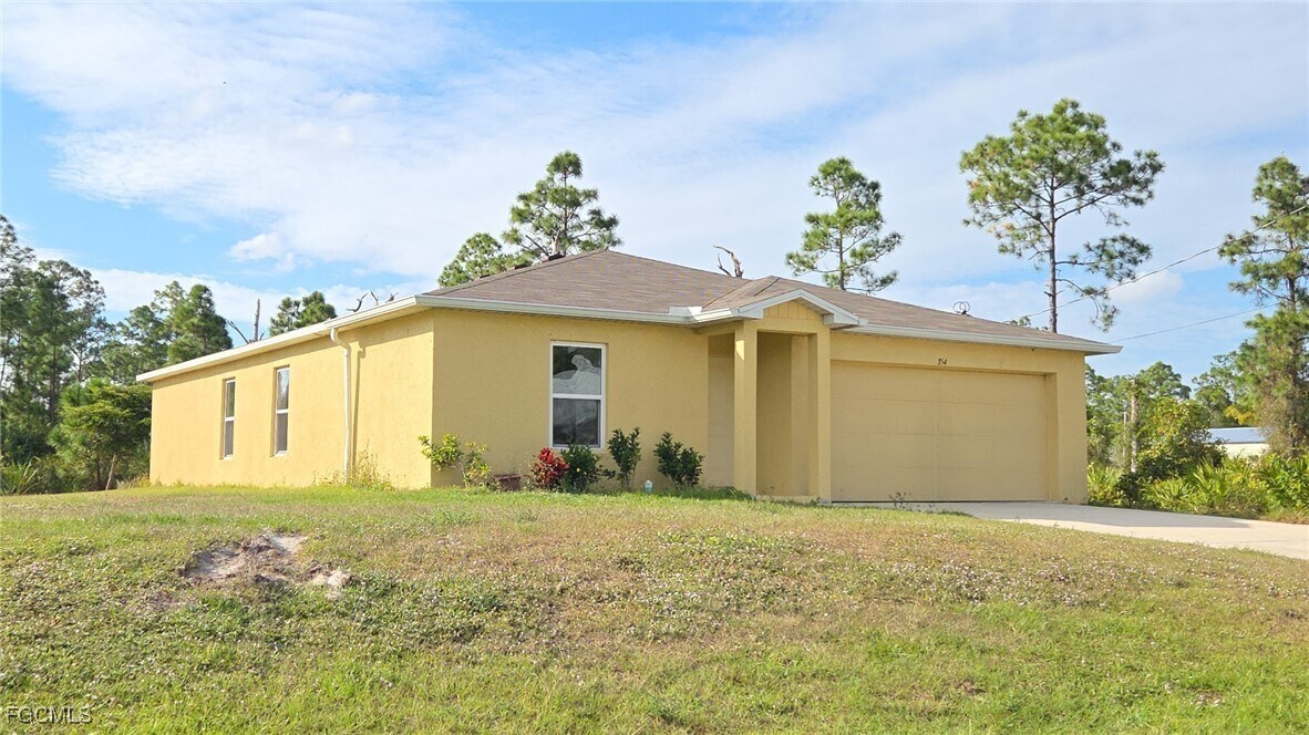 354 Western Ave S in Lehigh Acres, FL - Building Photo