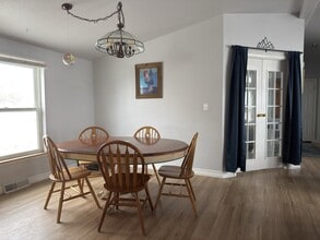 9812 W Cherokee Dr in Salida, CO - Foto de edificio - Building Photo