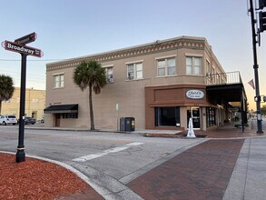 Broadway in Kissimmee, FL - Foto de edificio - Building Photo