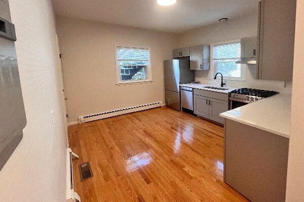 152 Brown St, Unit #1R in Waltham, MA - Foto de edificio - Building Photo