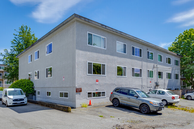 8741 Selkirk St in Vancouver, BC - Building Photo - Building Photo