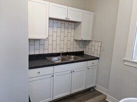 320 E Hickory St, Unit 1 in Mankato, MN - Building Photo