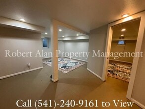 916 SE Byers Ave in Pendleton, OR - Building Photo - Building Photo