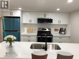 277 E 34th St in Hamilton, ON - Building Photo