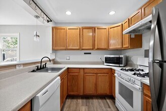 9621 Narragansett Pkwy in College Park, MD - Foto de edificio - Building Photo