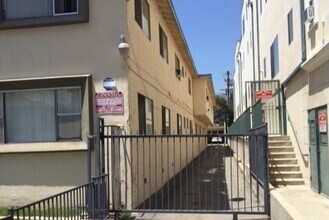 4335 Ventura Canyon Ave in Sherman Oaks, CA - Building Photo - Building Photo