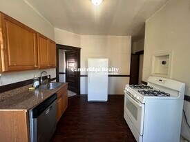 118 Columbia St, Unit 3B in Cambridge, MA - Building Photo