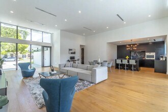 326 NW 40th St in Miami, FL - Building Photo - Building Photo