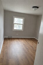 4740 Burleigh Rd in Garfield Heights, OH - Foto de edificio - Building Photo