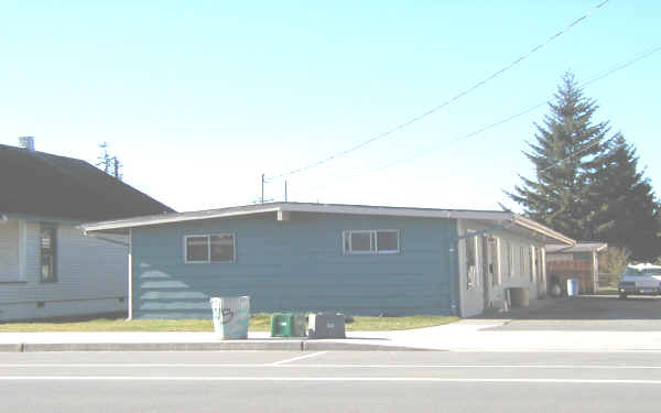 907 Beach Ave in Marysville, WA - Building Photo