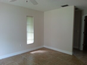 18546 Klingler Cir in Port Charlotte, FL - Building Photo - Building Photo