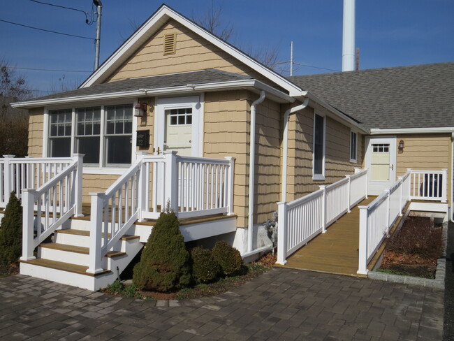 22 Willis Ave in Syosset, NY - Building Photo - Building Photo